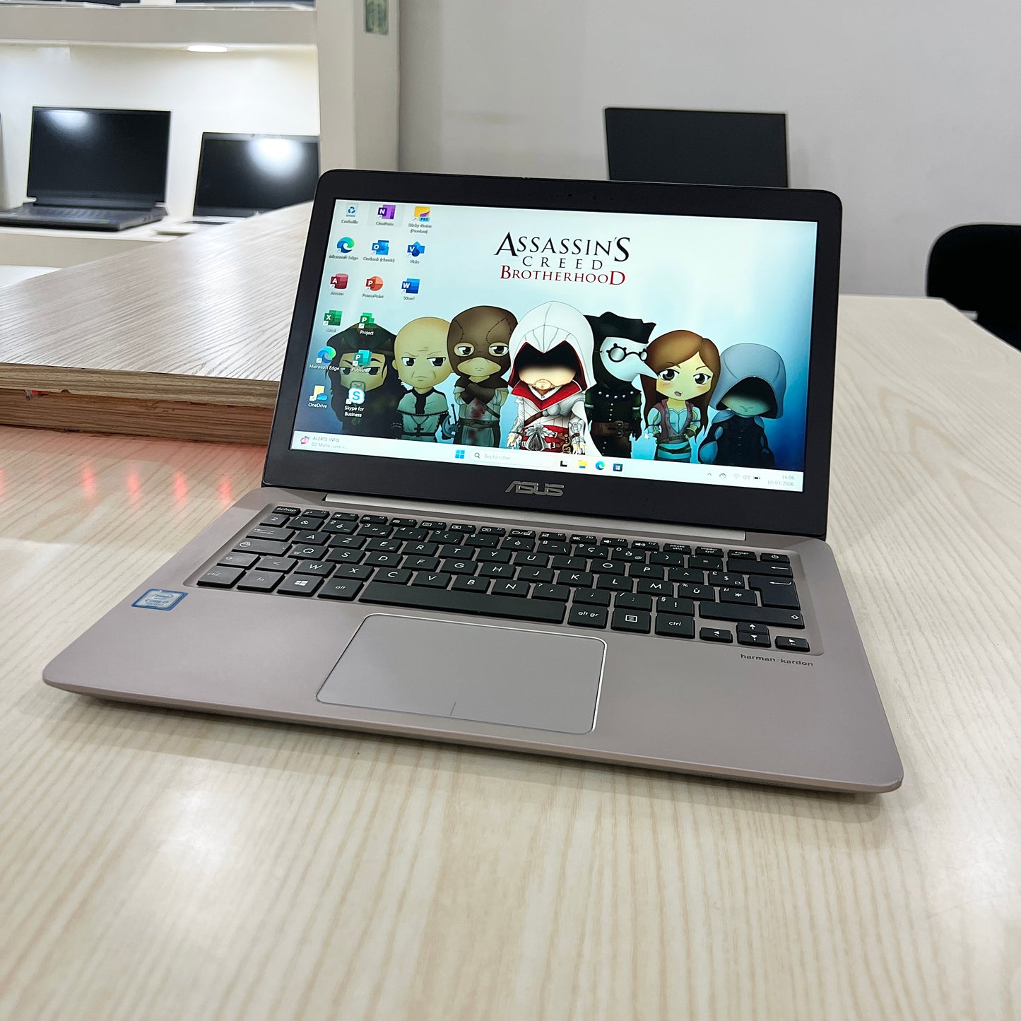 Asus UX310UAK-  Core i7-7ème Génération - 08Go DDR4 - 256Go SSD - 13,3" FHD