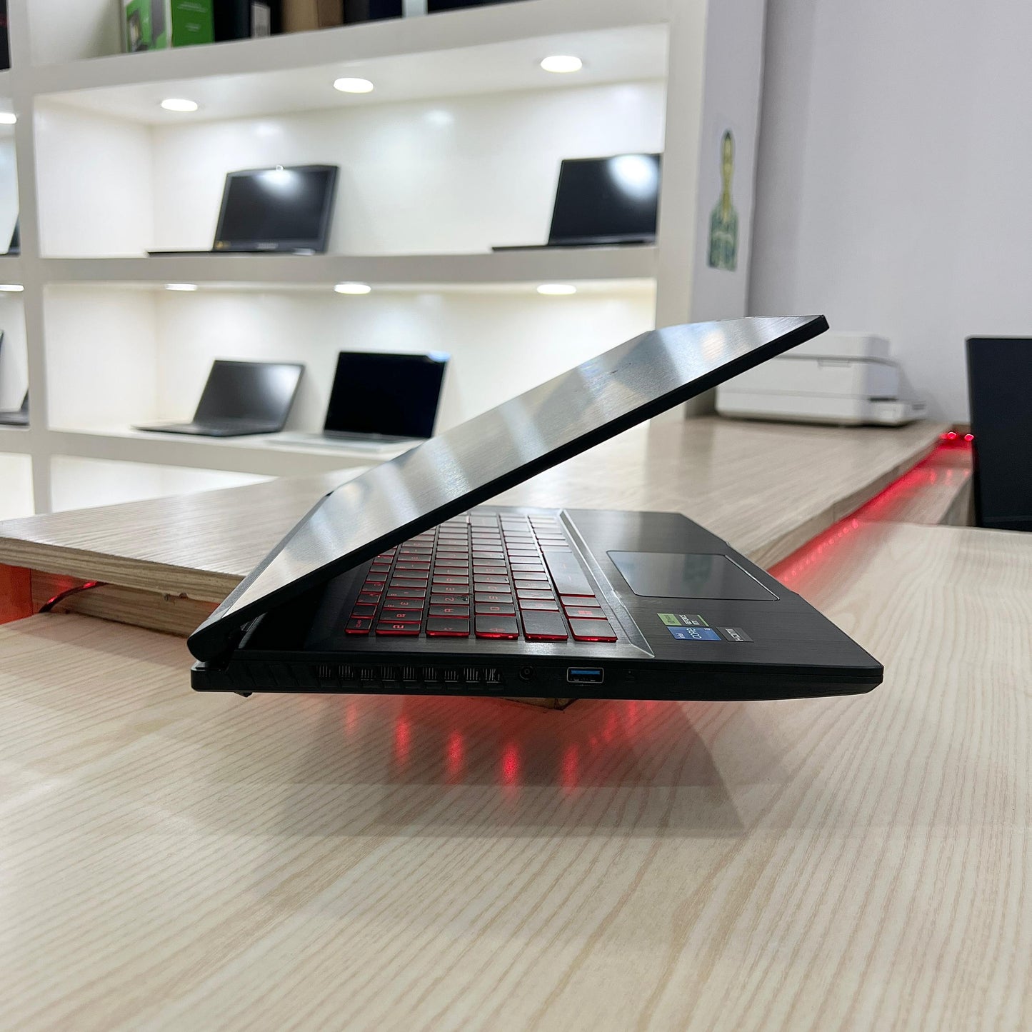 Gamer MSI GF63 12VE - Core i5-12ème Génération - RTX 4050 6Go dédiée - 16Go DDR4 - 512Go SSD - 15,6"FHD