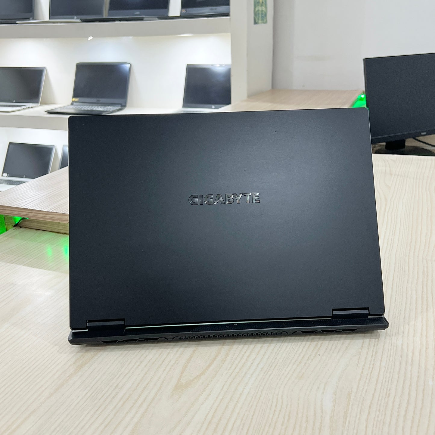 Gamer Gigabyte A16 CVH Core i7-13ème Génération RTX 5060 8Go, 16Go DDR5, 1 Téra SSD, 16" 165Hz