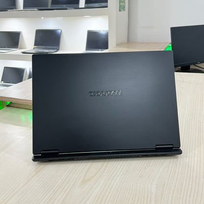 Gamer Gigabyte A16 CVH Core i7-13ème Génération RTX 5060 8Go, 16Go DDR5, 1 Téra SSD, 16" 165Hz