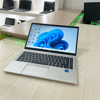 HP EliteBook 840 G8 - core i5-11ème génération- 256Go SSD - 16Go DDR4 - 14" FHD tactile