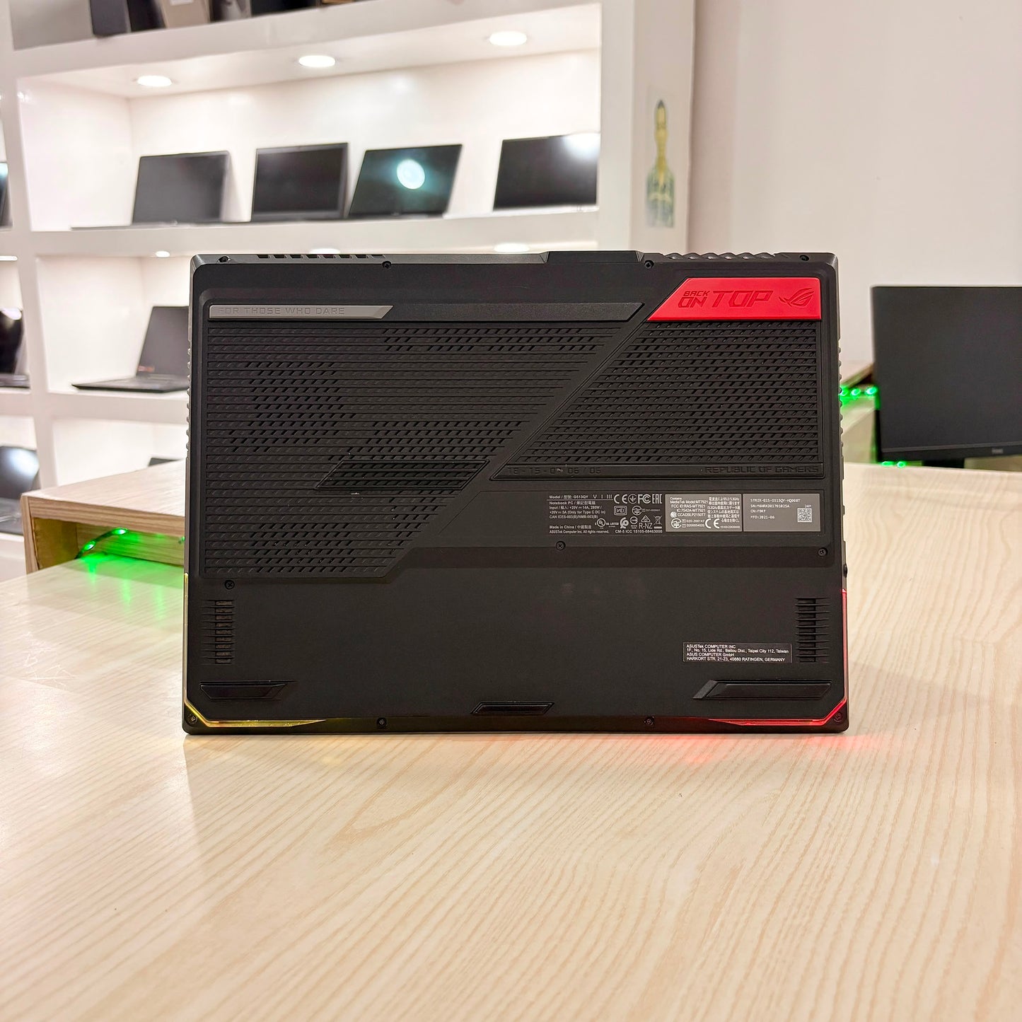 Gamer Asus Rog Strix G513QY Ryzen 9 / 12Go dédiée / 32Go DDR4 / 1 téra SSD
