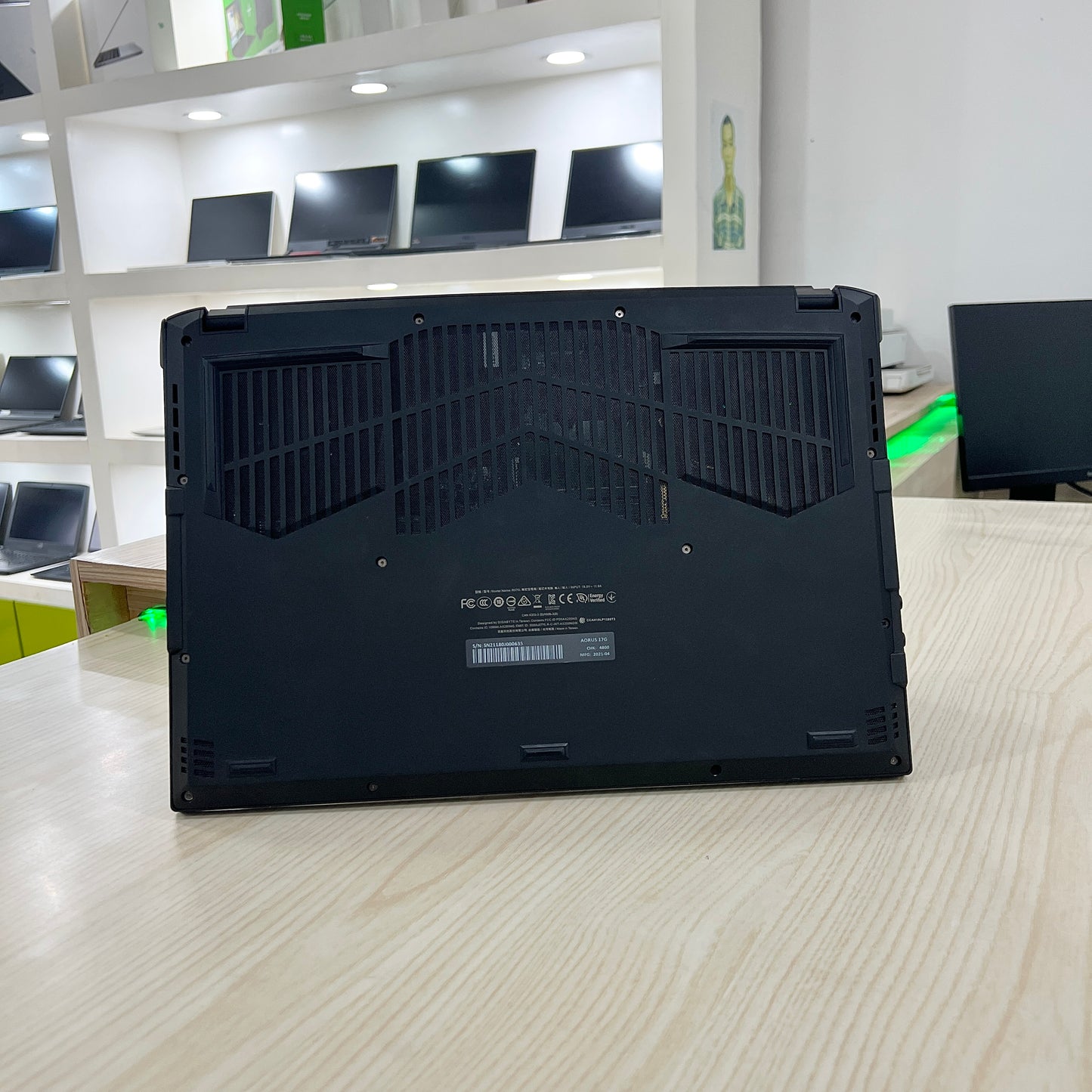 Gamer AORUS 17G XD Core i7-11ème Génération - RTX 3070 8Go dédiée - 32Go DDR4 - 512Go SSD - 17,3" 300Hz