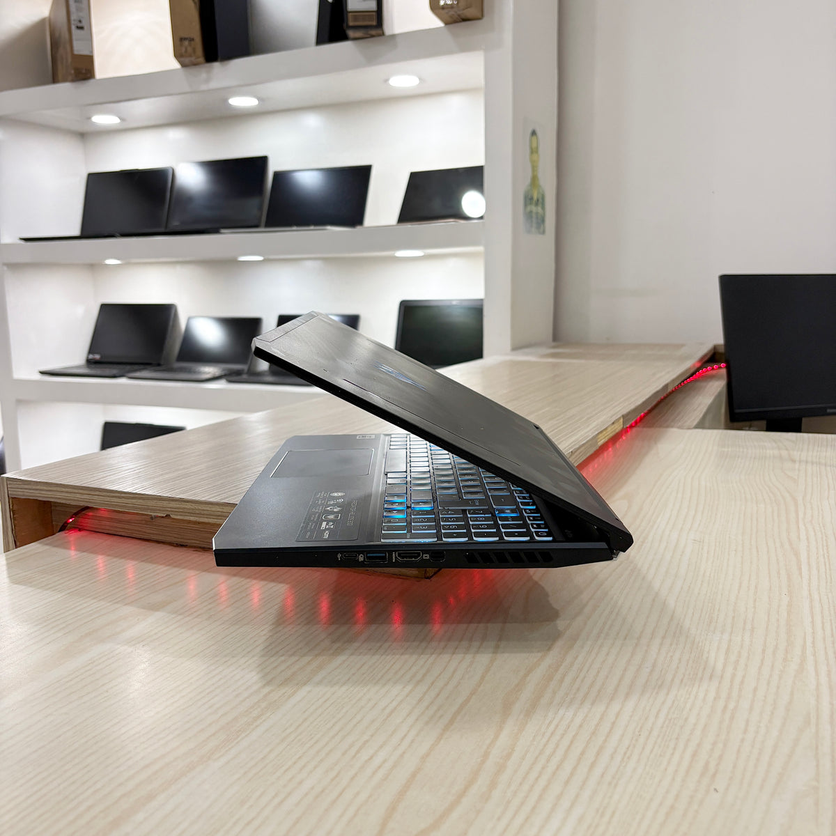 Gamer Acer Predator Hélios 300 PH315-53 - Core i7-10ème - NVIDIA GeForce RTX 2070 8Go dédiée - 16Go DDR4 - 1 Téra SSD - 15,6" FHD 144Hz