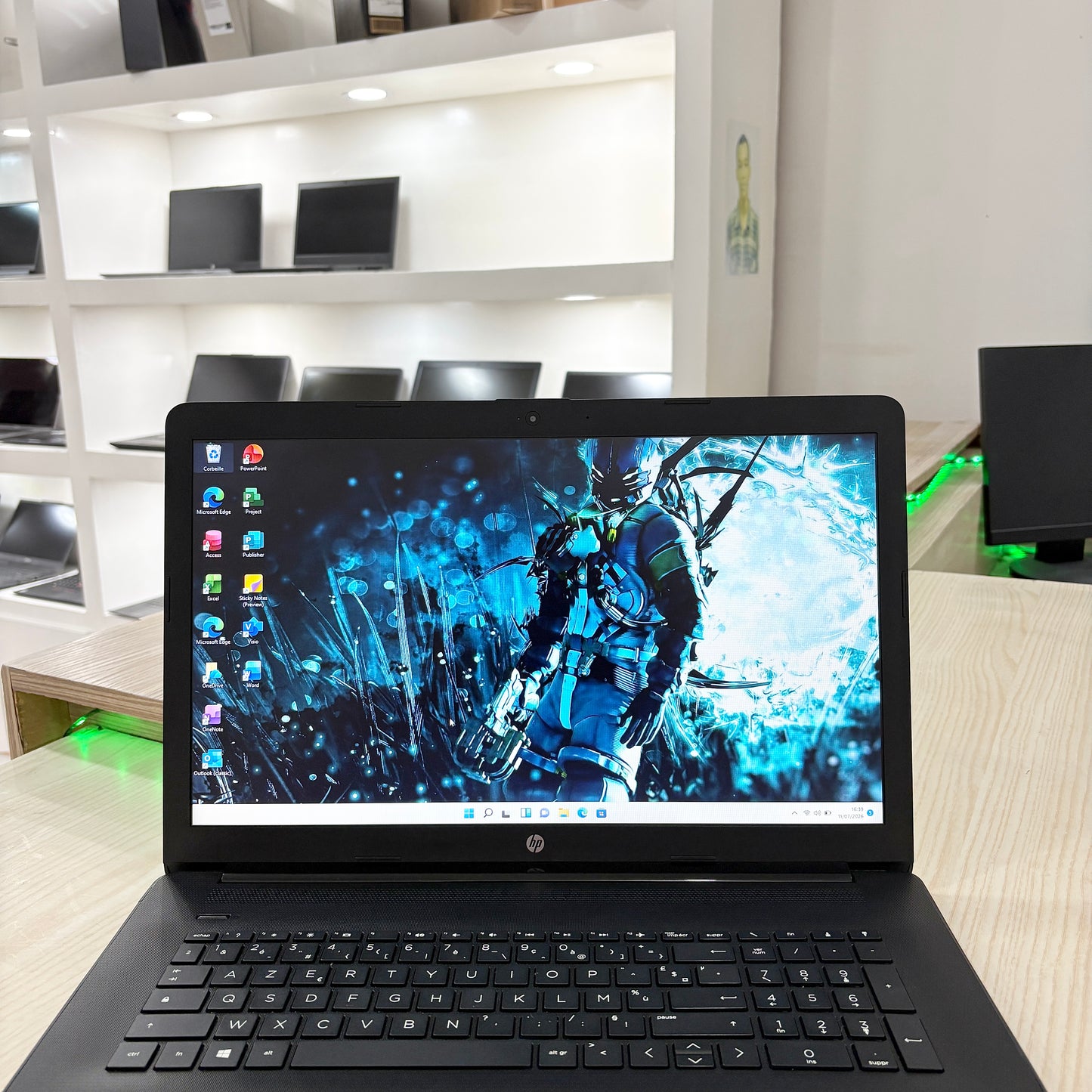 Hp Laptop 17-ca1xxx
 - Amd Ryzen 7 3700U (core i7-8ème génération)- 256Go SSD - 08Go DDR4 - 17" FHD