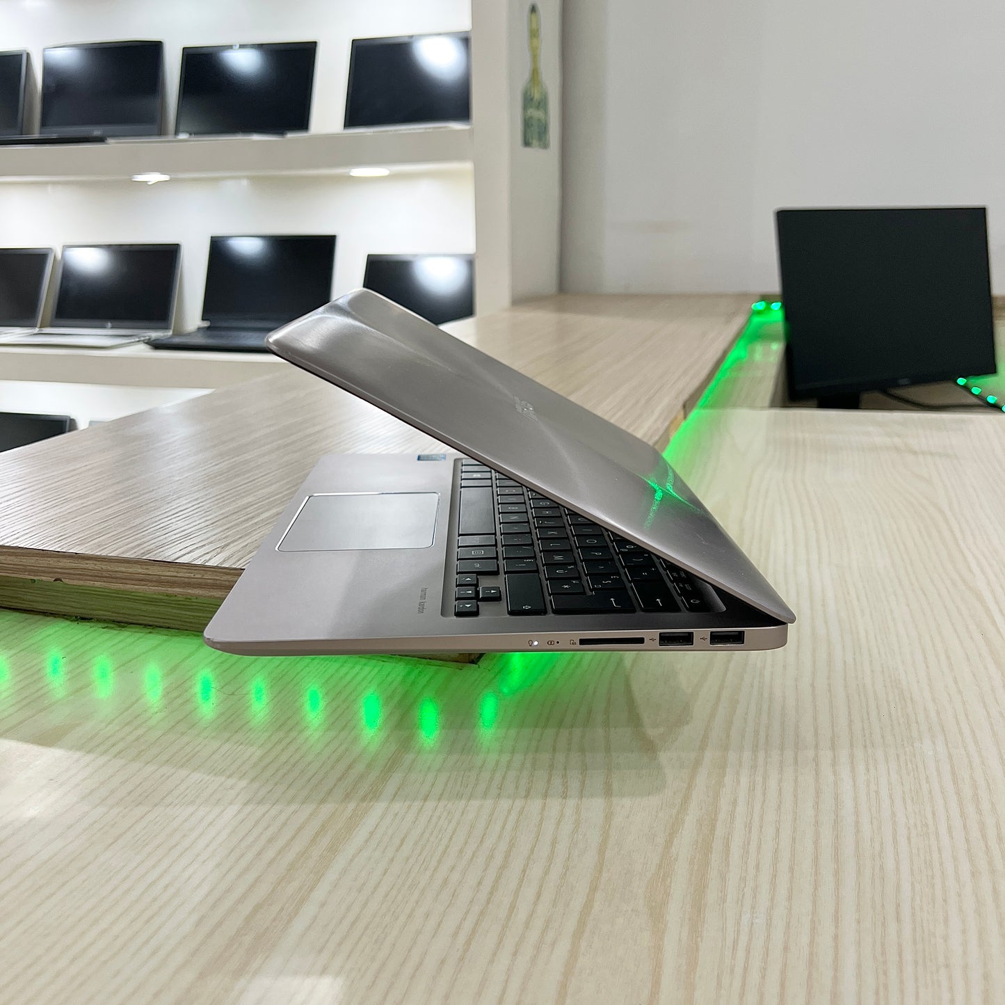 Asus UX310UAK-  Core i7-7ème Génération - 08Go DDR4 - 256Go SSD - 13,3" FHD