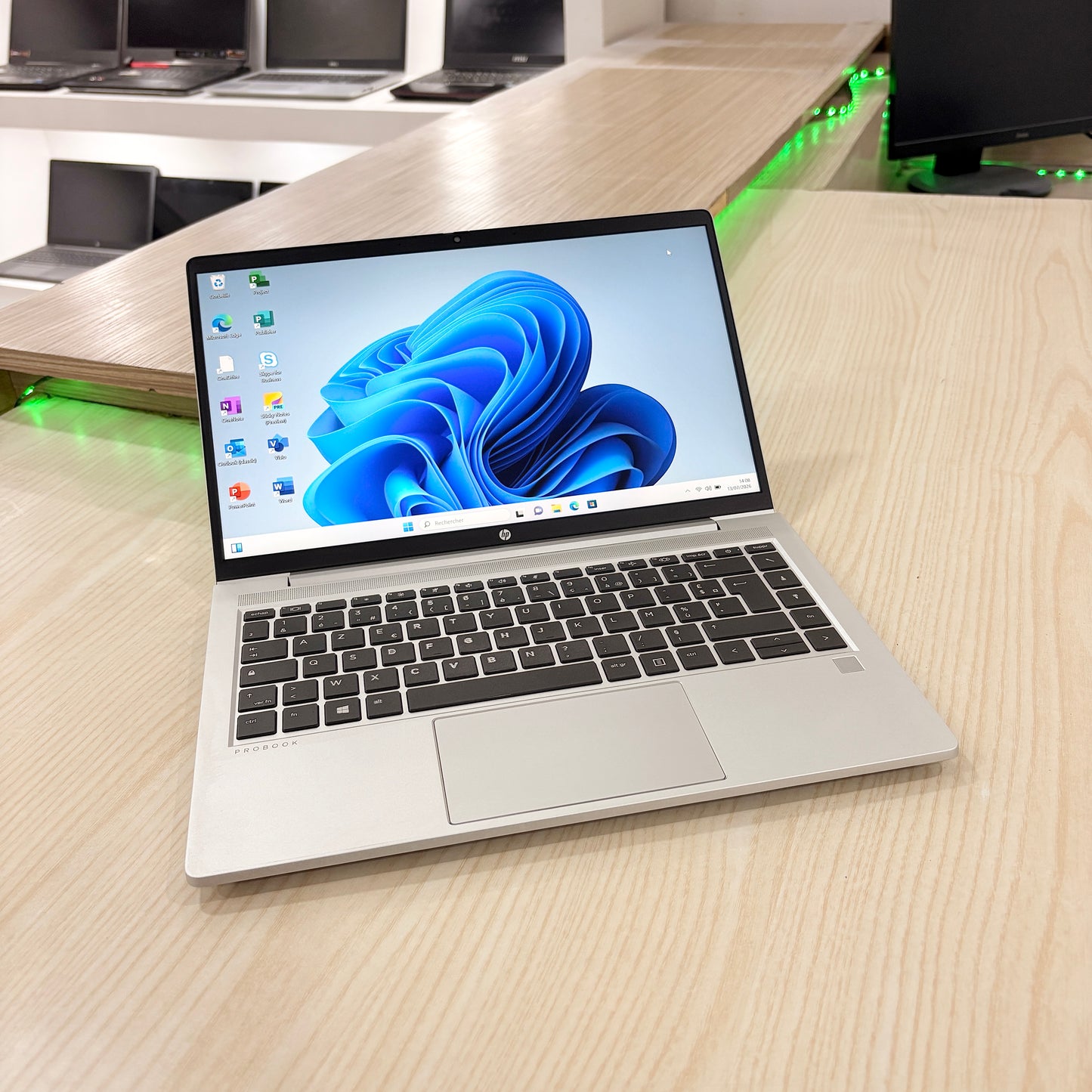Hp Probook 445 G8 - AMd ryzen 3 5400U (core i5-11ème génération) génération)- 256Go SSD - 08Go DDR4 - 14" FHD