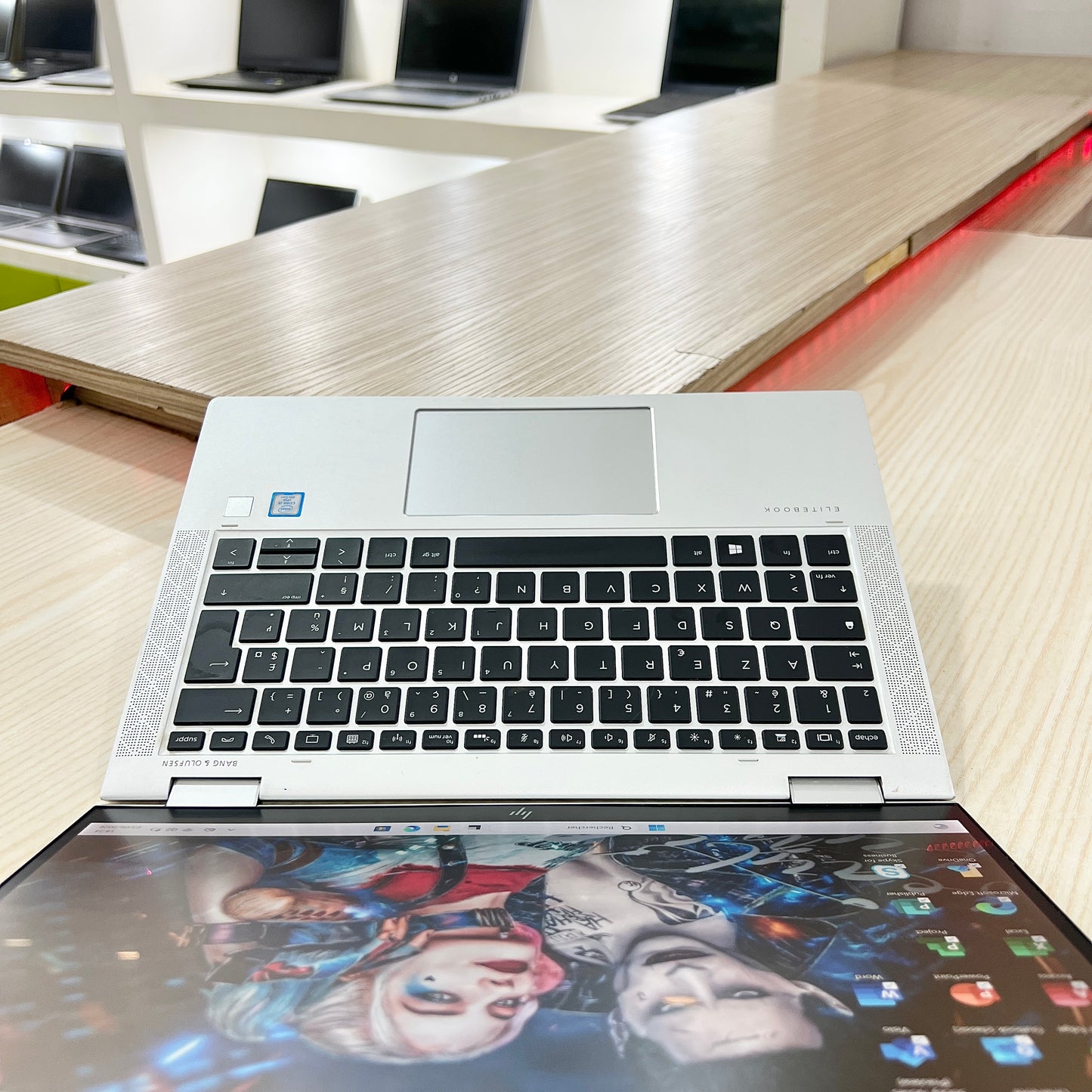 HP EliteBook x360 1030 G3 - Core i5-8ème - 08Go DDR4 - 512Go SSD - 13,3" FHD Tactile & pliable à 360°