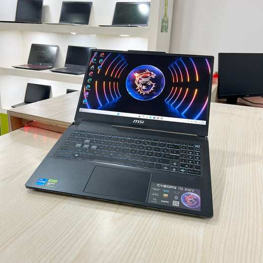 Gamer MSI Cyborg 15 A12VF
-  Core i5-12ème Génération - RTX 4060 8Go dédiée - 16Go DDR5 - 512Go SSD - 15,6"FHD 144Hz