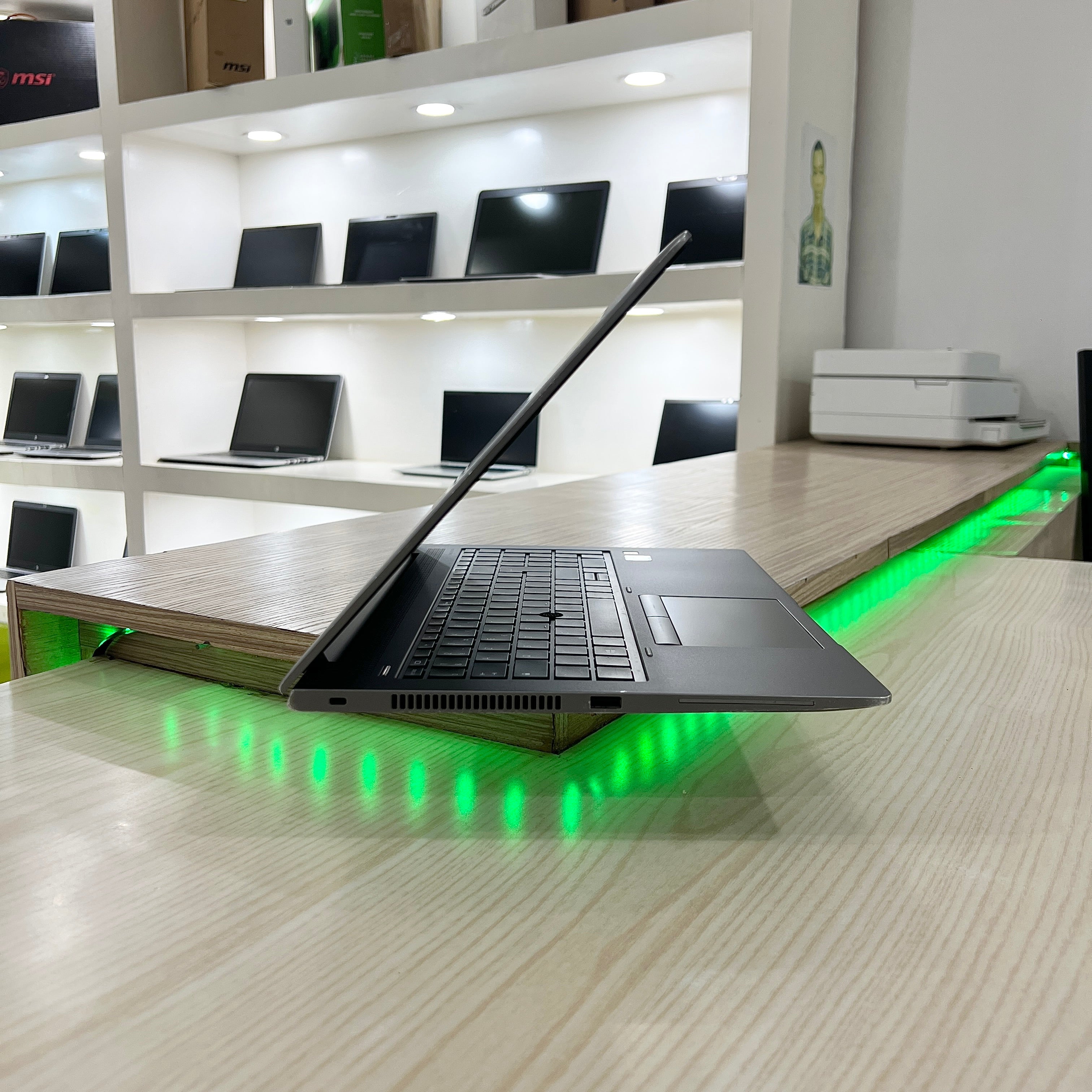 HP ZBook 15u G6  - Core i5-8ème génération, Amd Radeon WX3200, 08Go DDR4, 256Go SSD, 15,6