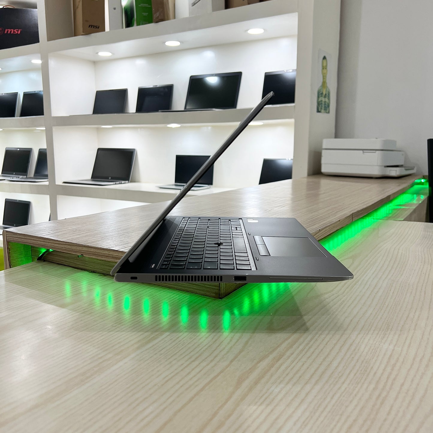 HP ZBook 15u G6  - Core i5-8ème génération, Amd Radeon WX3200, 08Go DDR4, 256Go SSD, 15,6" FHD