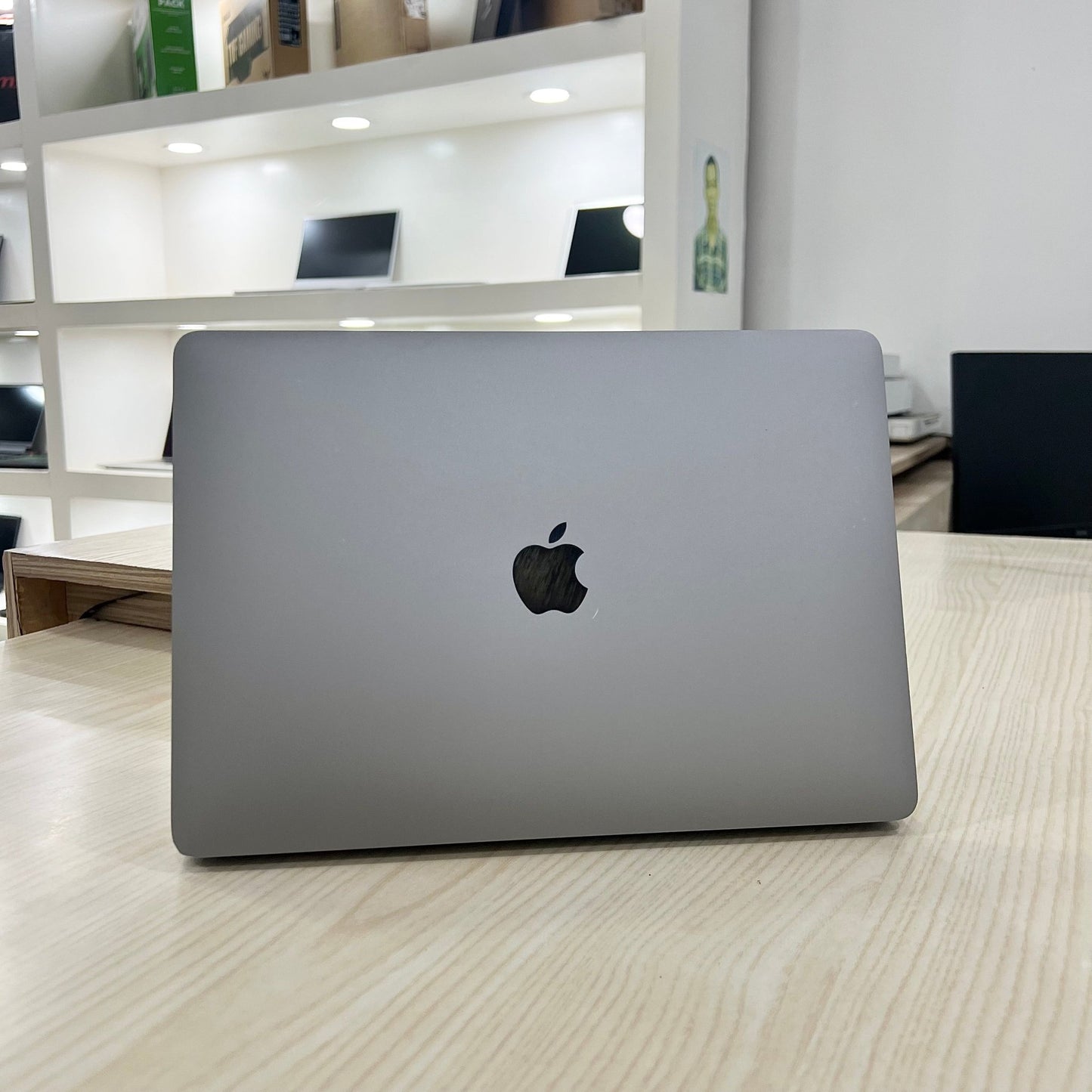 MacBook Air retina annee 2019 - Core i5 - 16Go DDR3- 256Go SSD - 13,3" 2,5K