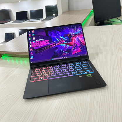Gamer Hp Omen Transcend 14-fb0xxx -  Intel Core Ultra 9 185H RTX 4060 8Go dédiée , 32Go DDR5, 1 Téra SSD, 14" 3k Oled 120Hz