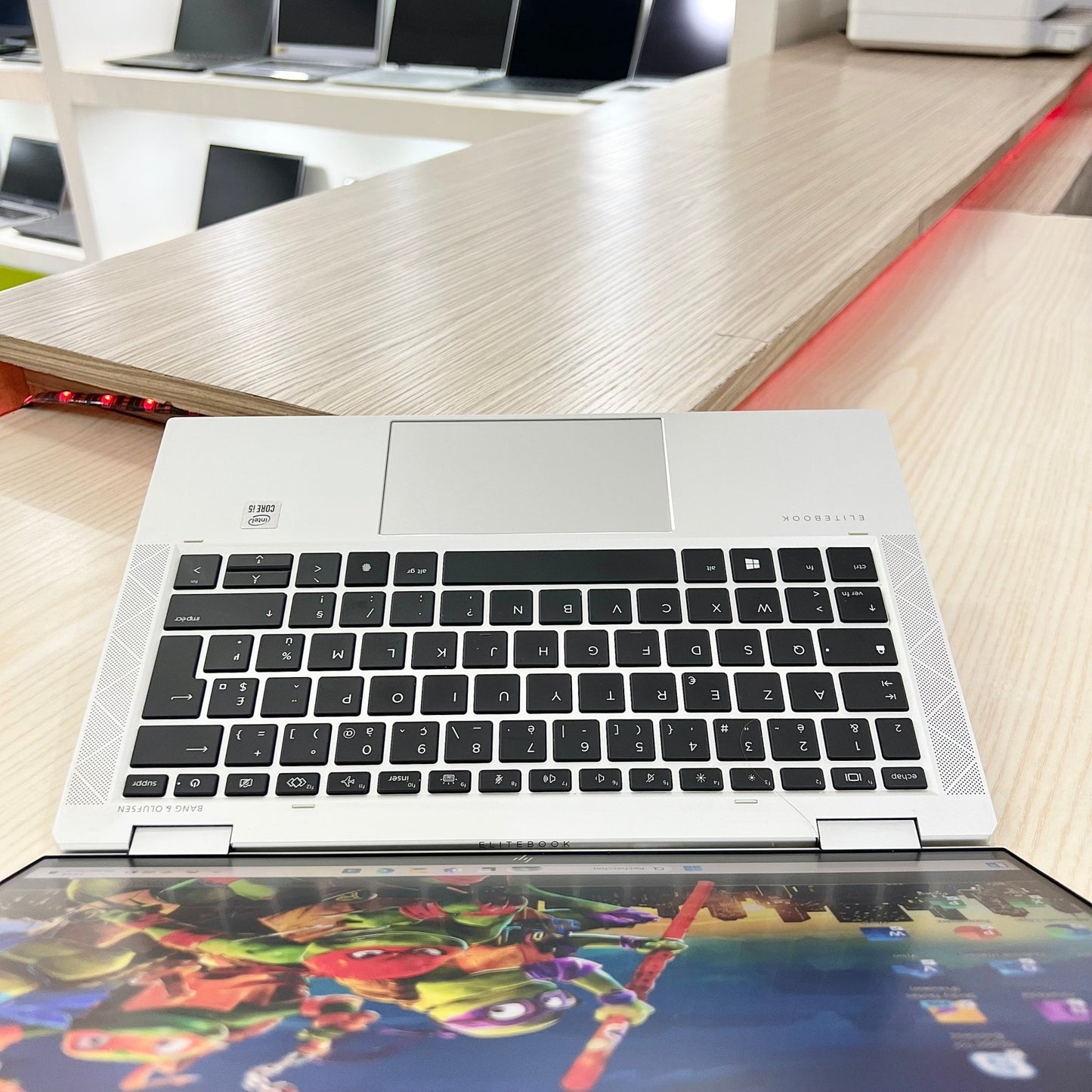 Hp Elitebook x360 1030 G7
 - Core i5-10ème - 08Go DDR4 - 512Go SSD - 13,3" FHD tactile et pliable à 360°