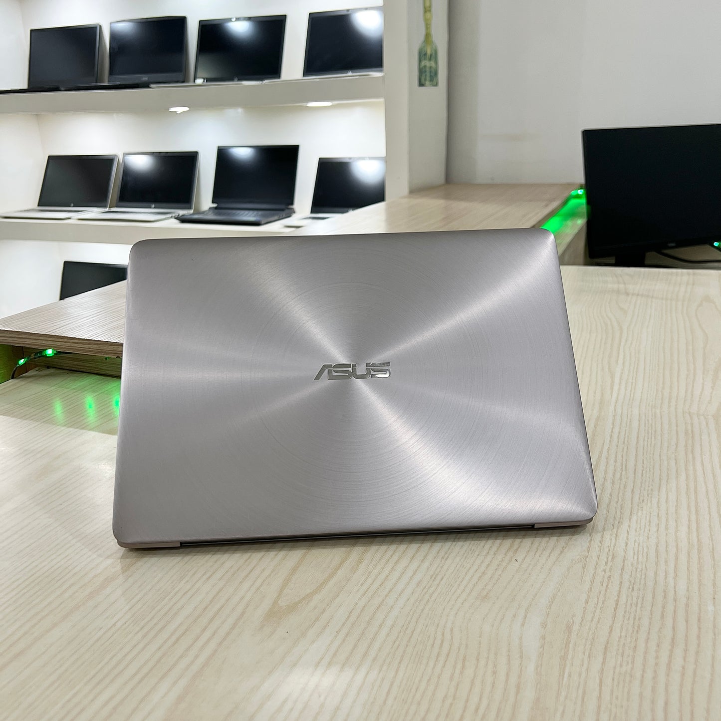 Asus UX310UAK-  Core i7-7ème Génération - 08Go DDR4 - 256Go SSD - 13,3" FHD