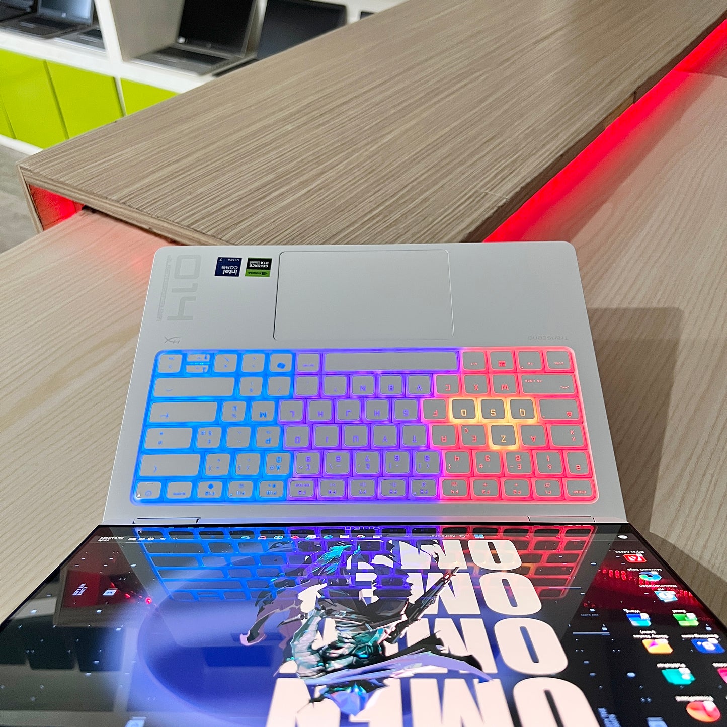 Gamer Hp Omen Transcend 14-fb1xxx, Intel Core Ultra 7 255H RTX 5050 8Go dédiée , 16Go DDR5, 1 Téra SSD, 14" 3k Oled 120Hz