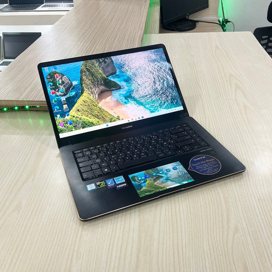 Gamer Asus zenbook Pro Core i7-8ème - Nvidia GTX 1050 4Go dédiée - 16Go DDR4 - 512Go SSD - 15,6"4K & screenpad 5,5" LCD