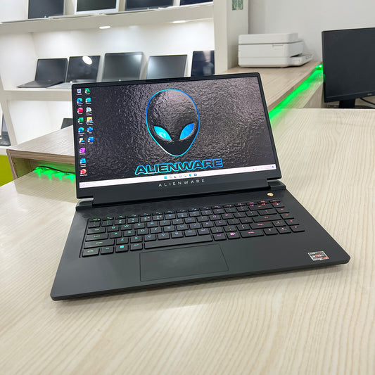 Gamer Alienware M15 R7 - Amd ryzen 7 6800H (Core i7-12ème Génération) - RTX 3060 6Go dédiée - 32Go DDR4 - 2 Téra SSD - 15,6" 240Hz