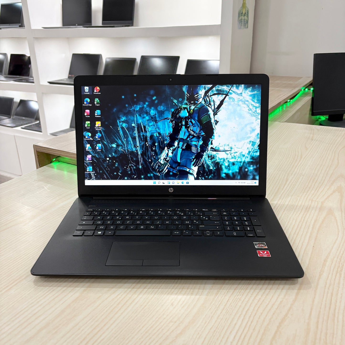 Hp Laptop 17-ca1xxx
 - Amd Ryzen 7 3700U (core i7-8ème génération)- 256Go SSD - 08Go DDR4 - 17" FHD