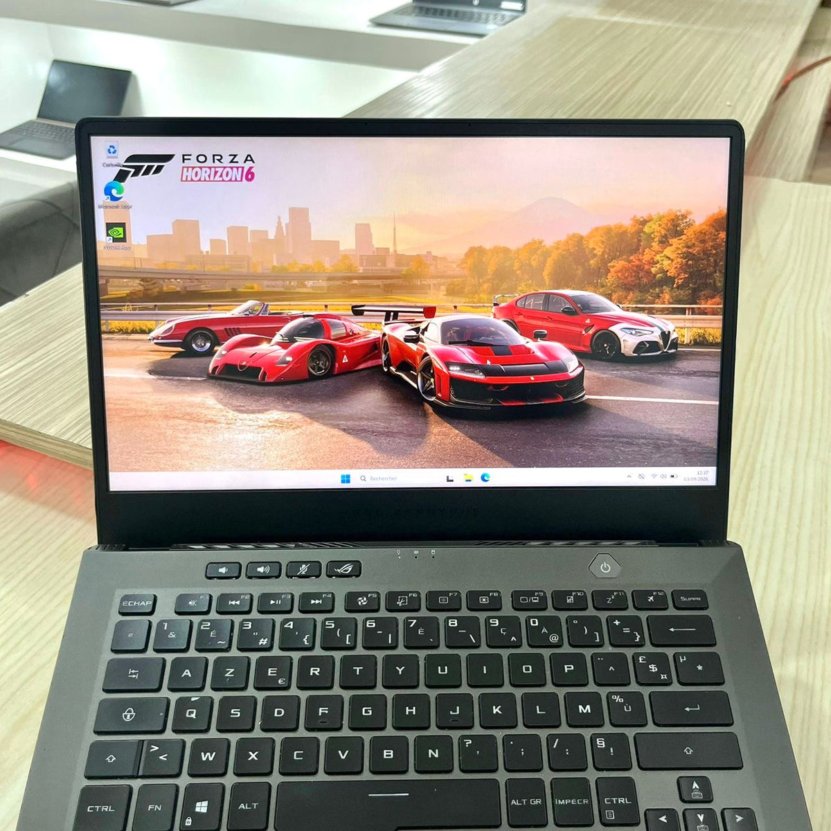Gamer Asus Rog Zephyrus G14 GA401IV Amd Ryzen 7 4800HS (Core i7 10ème) Gén, GTX 2070 6Go dédiée, 16Go DDR4, 1 Téra SSD, 14" FHD