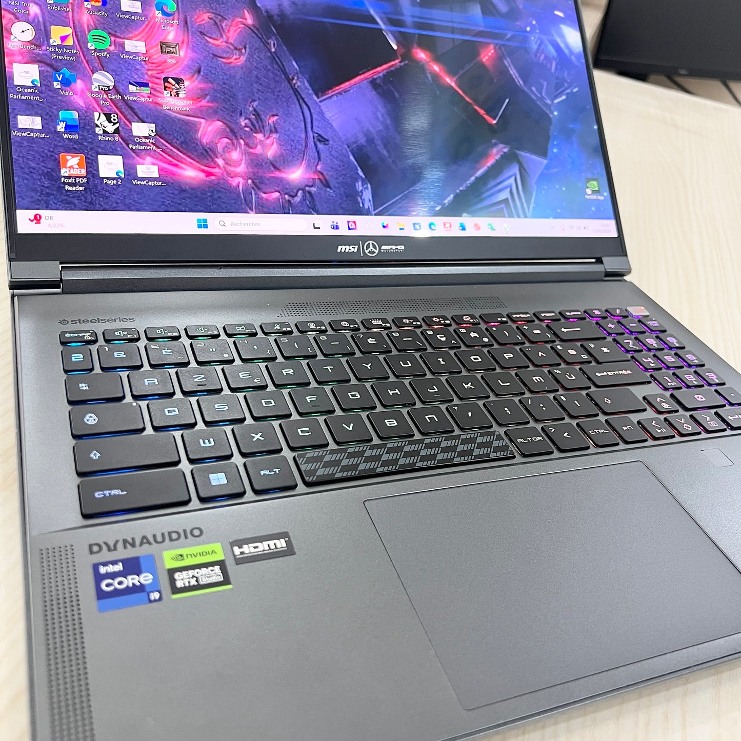 Gamer MSI Stealth 16 MercedesAMG A13VF -  Core i9-13ème Génération - RTX 4060 8Go dédiée - 32Go DDR5 - 2 Téra SSD - 16" OLED 4K