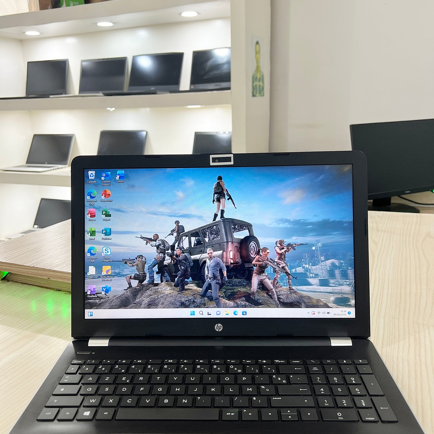 Mini Gamer Hp laptop 15-bs0xx-  Core i5-7ème Génération - AMD Radeon R7 M340 4Go dédiée - 08Go DDR4 - 256Go SSD- 15,6"