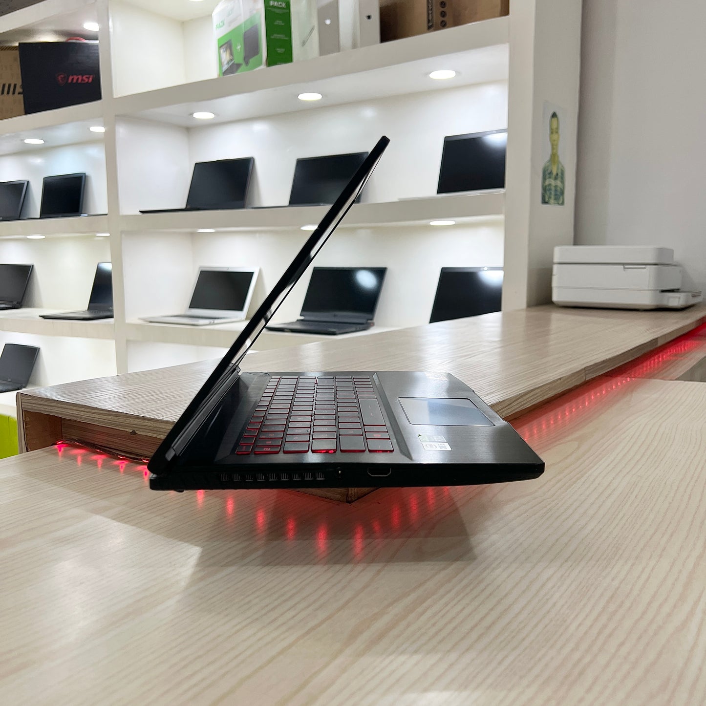 Gamer MSI GF65 10UE - Core i5-10ème Génération - RTX 3060 6Go dédiée - 16Go DDR4 - 512Go SSD - 15,6"FHD 144Hz