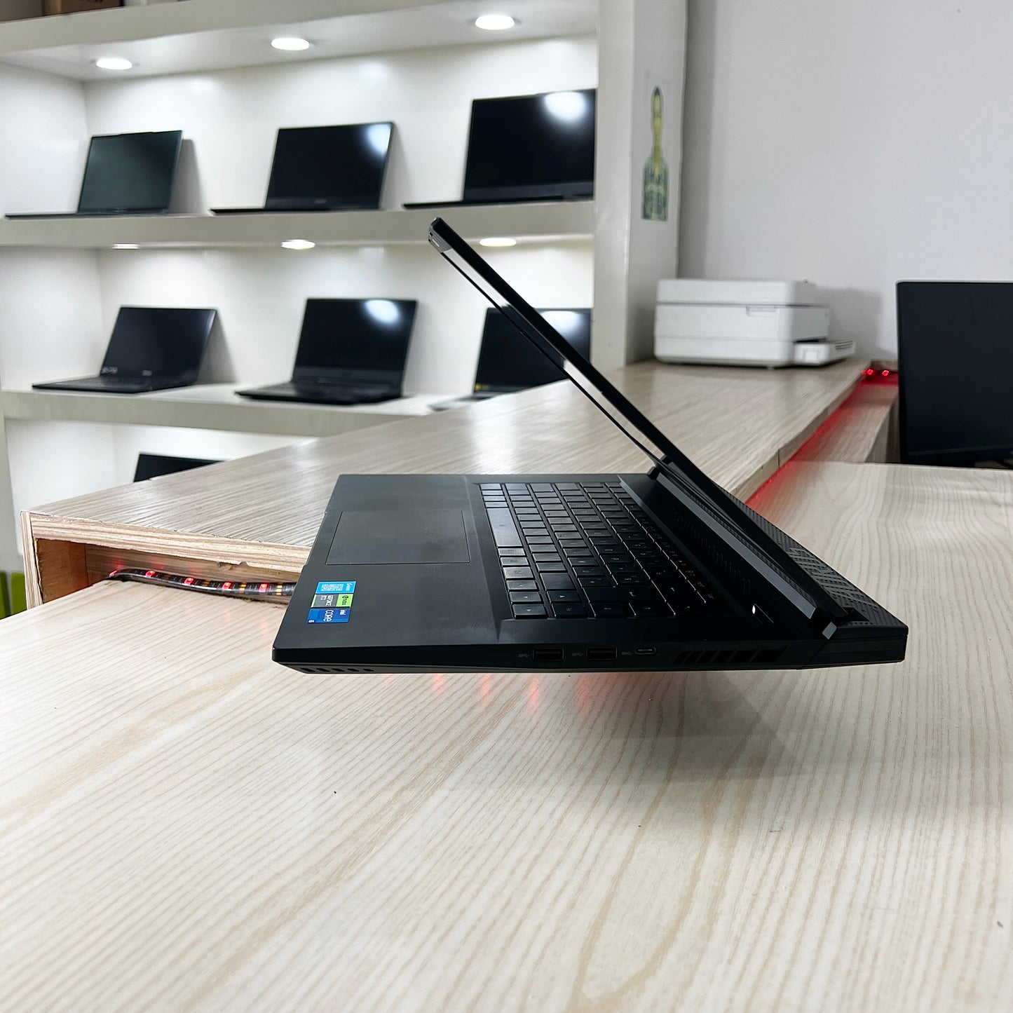 Gamer AORUS 15 9KF -  Core i5-12ème génération - NVIDIA GeForce RTX 4060 8Go dédiée - 08Go DDR5 - 512Go SSD - 15,6"FHD 240Hz