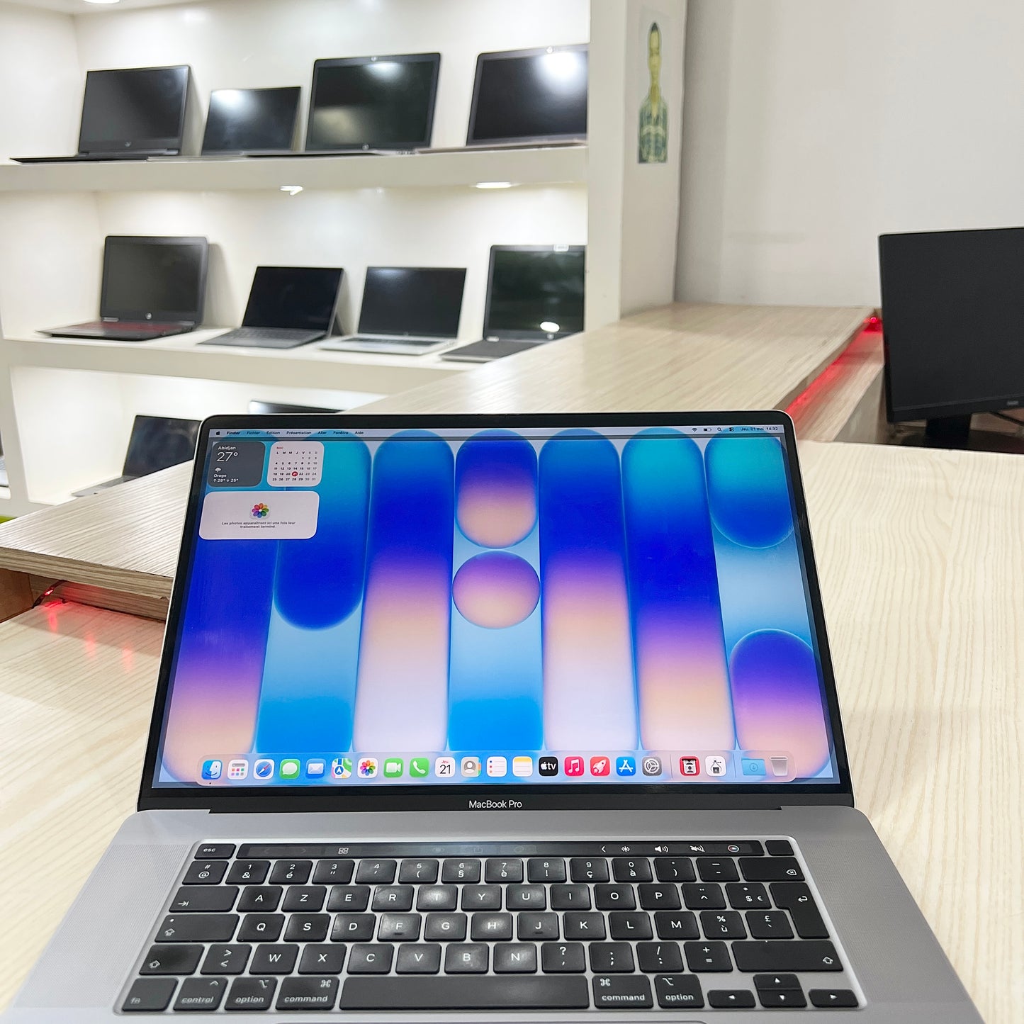 MacBook Pro 2019 -  Core i9  - 16Go - 2 Téra  SSD - 16" 3K - Touch Bar - Touch ID