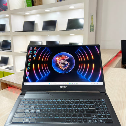 Gamer MSI Cyborg 15 A12VF
-  Core i5-12ème Génération - RTX 4060 8Go dédiée - 16Go DDR5 - 512Go SSD - 15,6"FHD 144Hz