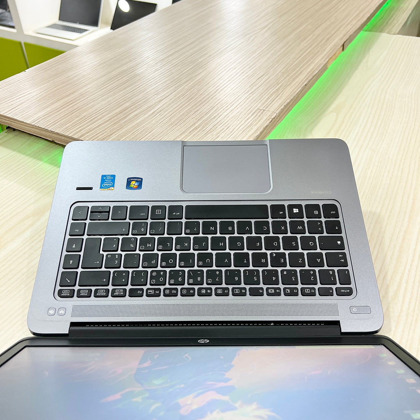 HP EliteBook folio 1040 G2  - Core i5-5ème - 08Go DDR3 - 256Go SSD - 14" FHD