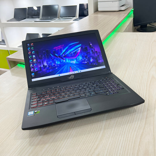 Gamer Asus Rog strix GL503VS  -  Core i7-7ème Génération - GTX 1070 8Go dédiée - 16Go DDR4 - 256Go SSD & 1 Téra HDD - 15,6" 144Hz