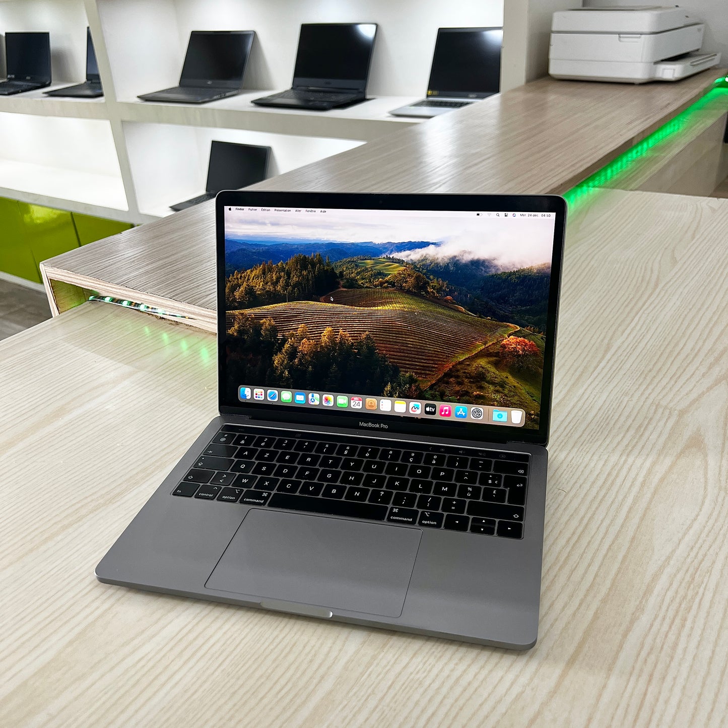 MacBook Pro année 2018 avec Touchbar - Core i5 - 08Go DDR3- 250Go SSD - 13,3" 2K 500 nits + True Tone