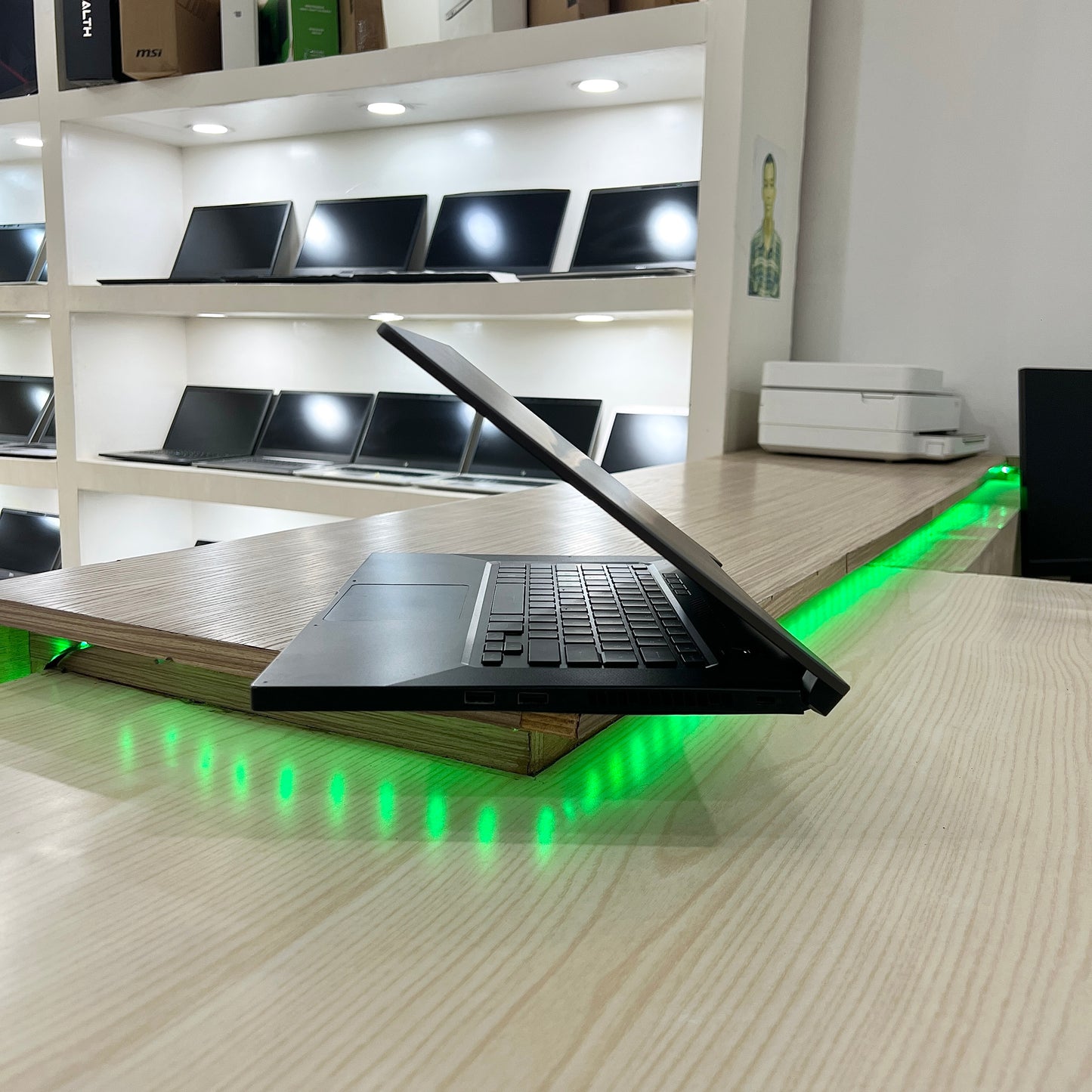 Gamer Asus TUF Dash F15  -  Core i5-11ème Génération - RTX 3070 8Go dédiée - 16Go DDR4 - 512Go SSD - 15,6" 144Hz