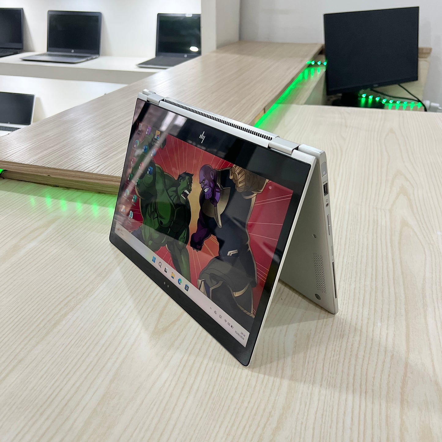 HP EliteBook x360 1030 G2 - Core i5-7ème - 08Go DDR4 - 512Go SSD - 13,3" FHD Tactile & pliable à 360°