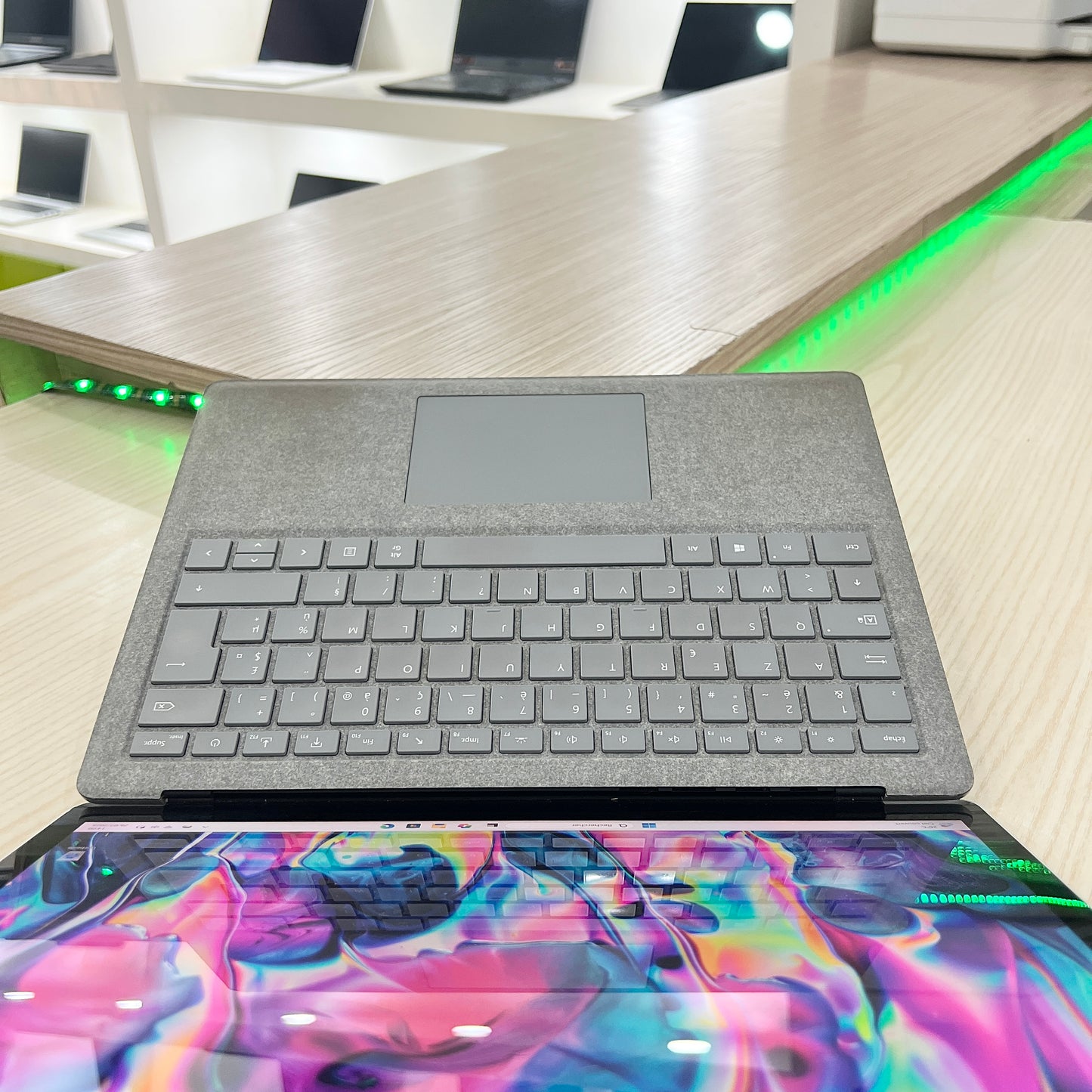 Microsoft Surface laptop- core i5-7ème - 08Go DDR4 - 256Go SSD - 13,5" tactile