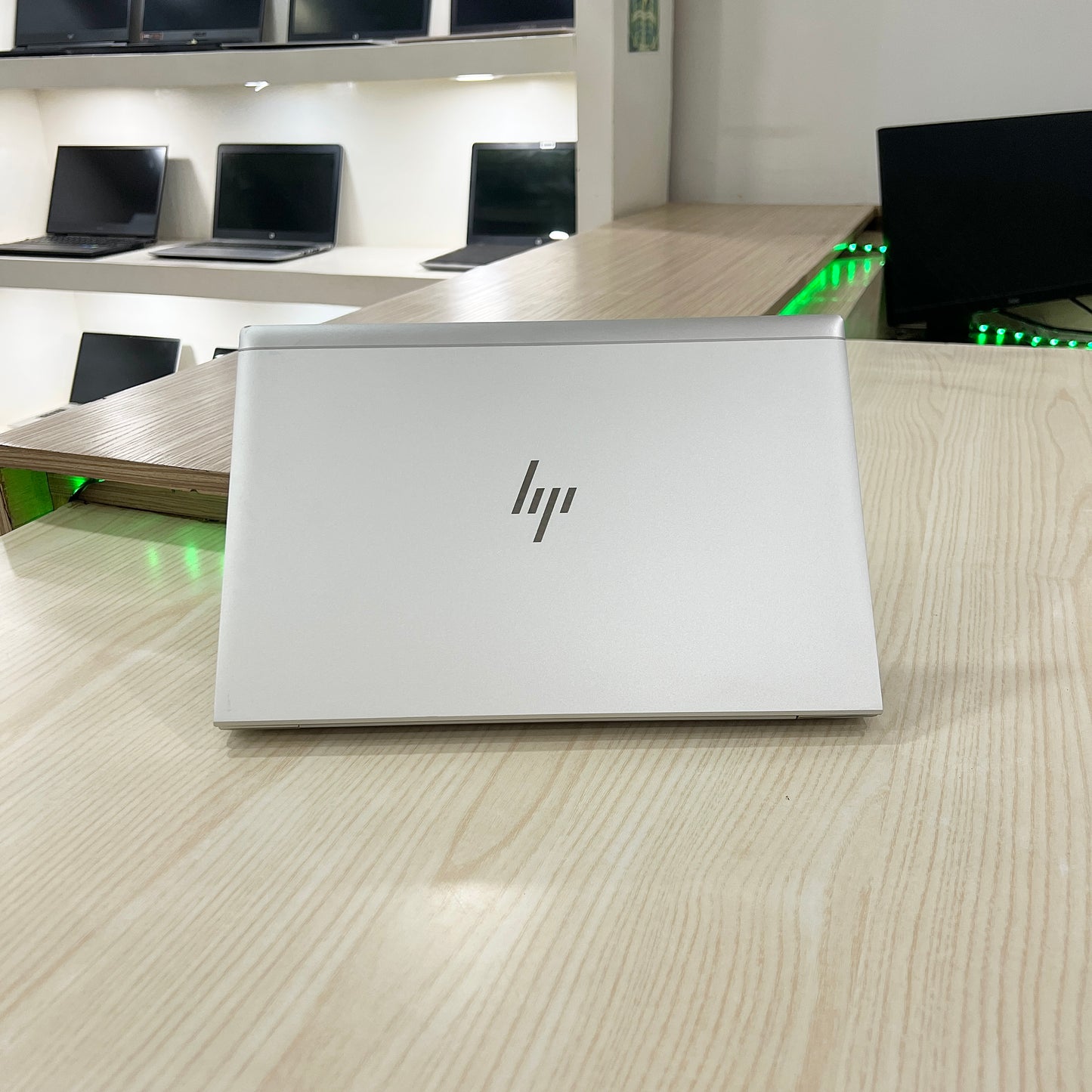 HP EliteBook 840 G8 - core i5-11ème génération- 256Go SSD - 16Go DDR4 - 14" FHD tactile