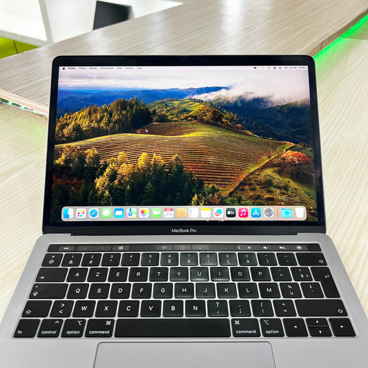 MacBook Pro année 2018 avec Touchbar - Core i5 - 08Go DDR3- 250Go SSD - 13,3" 2K 500 nits + True Tone