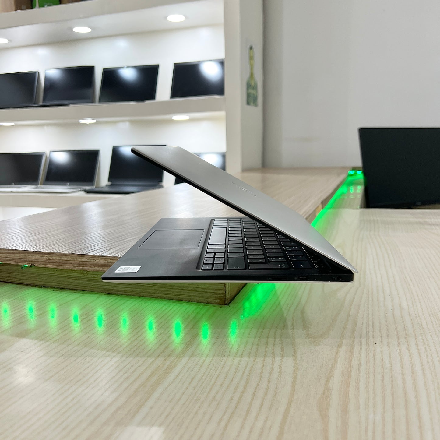 DELL XPS 13 7390 - Core i7-10ème - 16Go DDR4 - 512Go SSD - 13,3" FHD - Haut de gamme