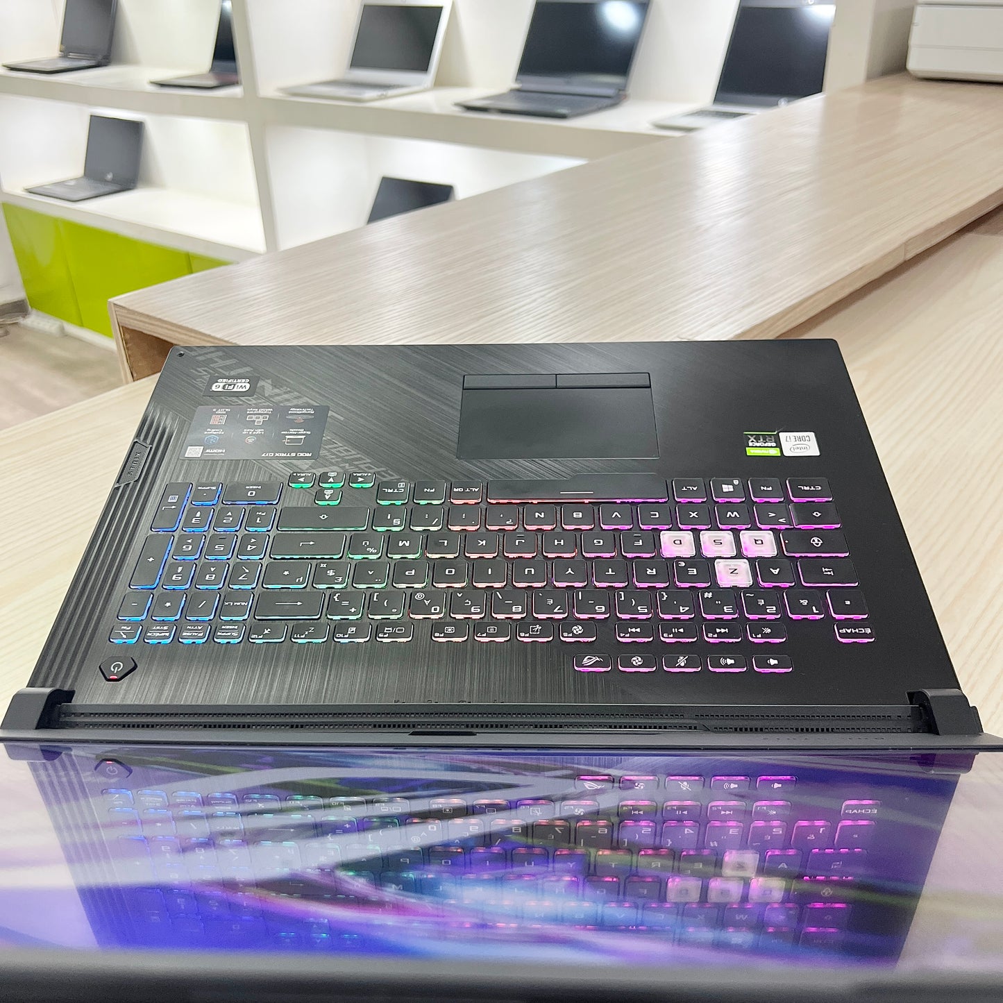 Asus Rog Strix G712LW - Core i7 10ème Génération , RTX 2070 8Go dédiée, 16Go DDR4, 512Go SSD, 17" 144Hz