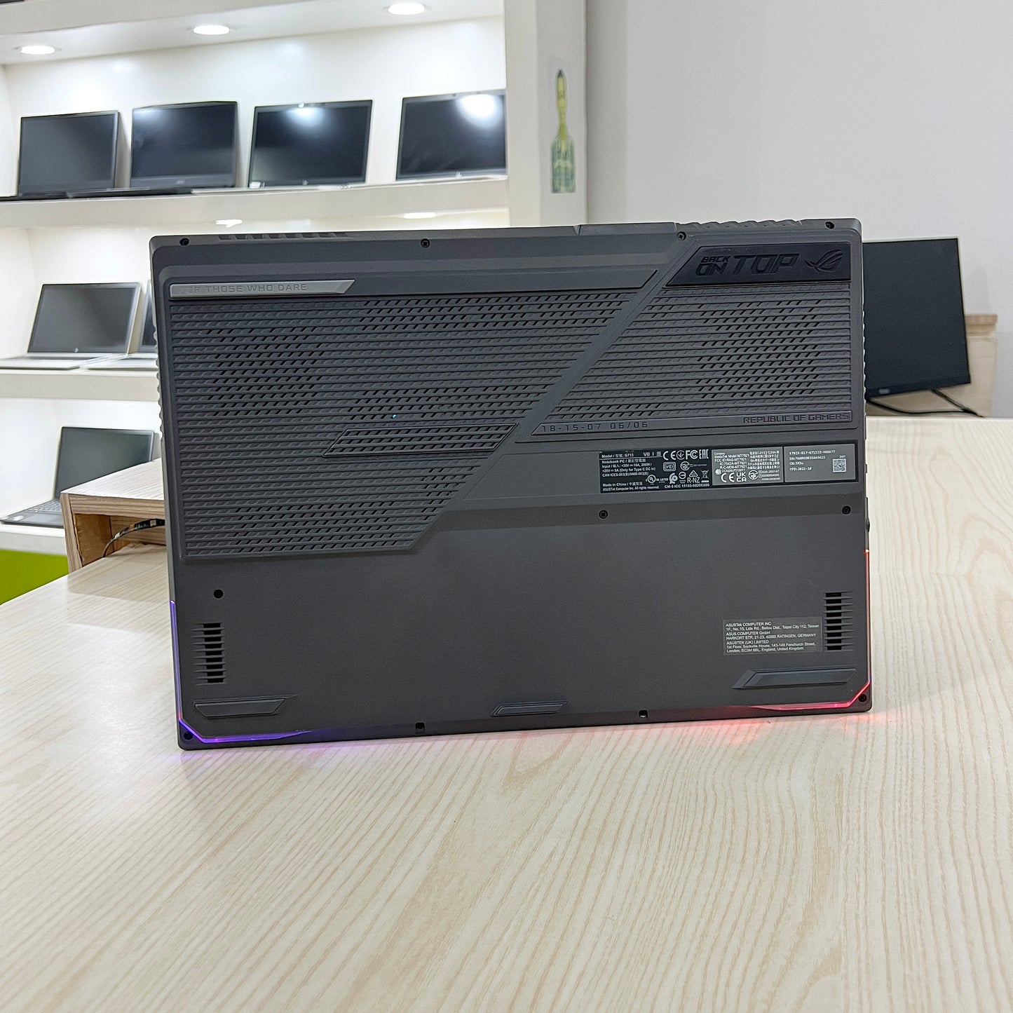 Gamer Asus Rog Strix G713IE-  Amd Ryzen 7 4800H (core i7-10ème génération) - RTX 3050 Ti 4Go dédiée - 16Go DDR4 - 512 SSD - 17,3"FHD 144Hz