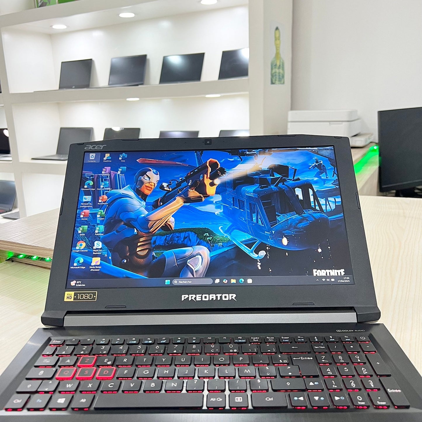 Gamer Acer Predator G3-572
 -  Core i7-7ème Génération - GTX 1060 6Go dédiée - 16Go DDR4 - 256Go SSD & 1 Téra HDD - 15,6" 144Hz