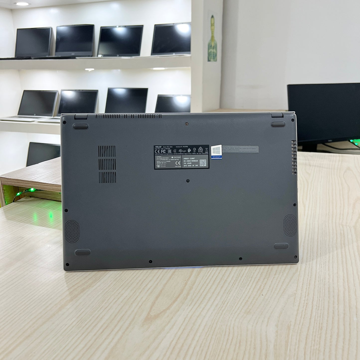 Mini Gamer Asus Vivobook -  Core i7-10ème Génération - GeForce MX110 2Go dédiée - 08Go DDR4 - 256Go SSD - 15,6" FHD