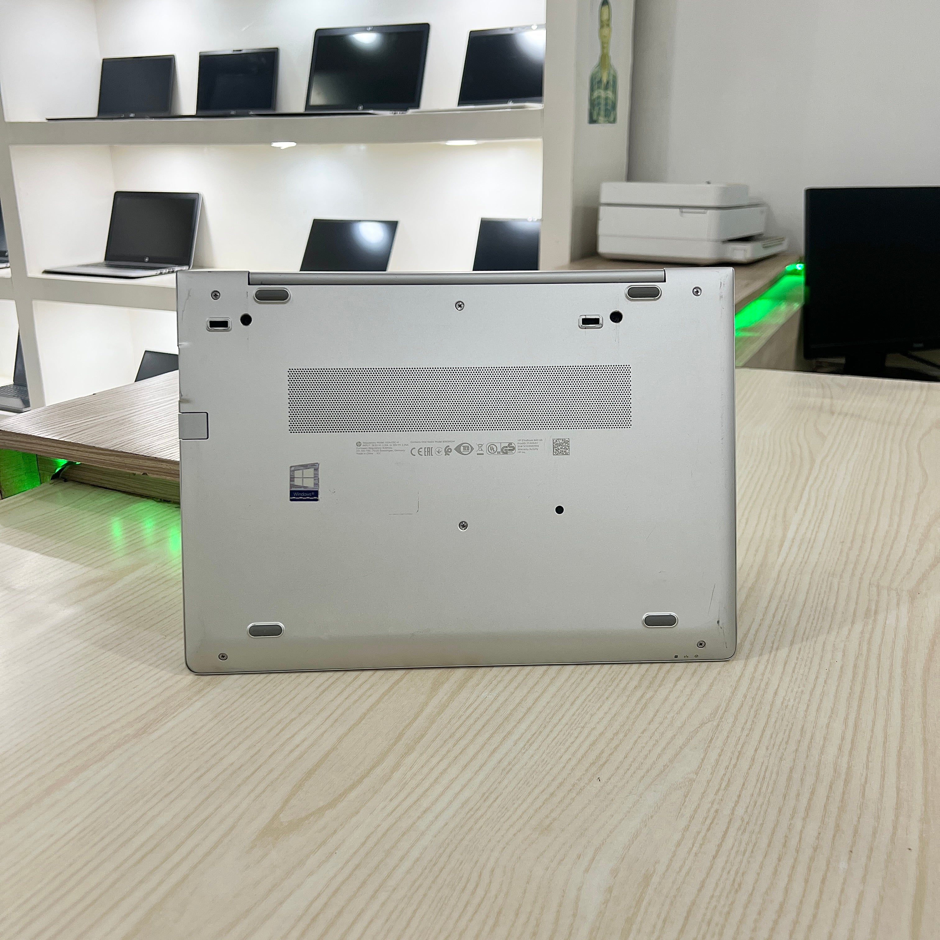 Hp elitebook 840 G5 - core i5-8ème génération- 256Go SSD - 08Go DDR4 - 14