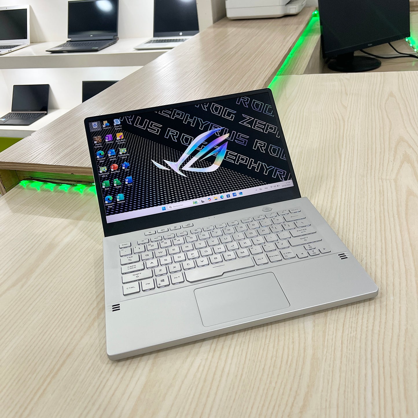 Gamer Asus Rog Zephyrus G14 GA401IV Amd Ryzen 9 4900HS (Core i9 10ème) Gén, RTX 2060 6Go dédiée, 16Go DDR4, 1 téra SSD, 14" 120Hz