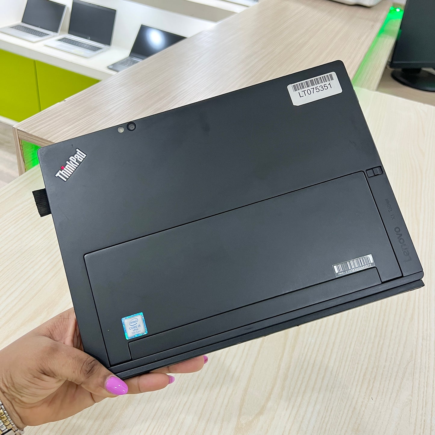 Lenovo Thinkpad 20JCS0H300- Intel core i5-7Y57 - 08Go DDR4 - 256Go SSD - 13,3" 2k tactile & détachable