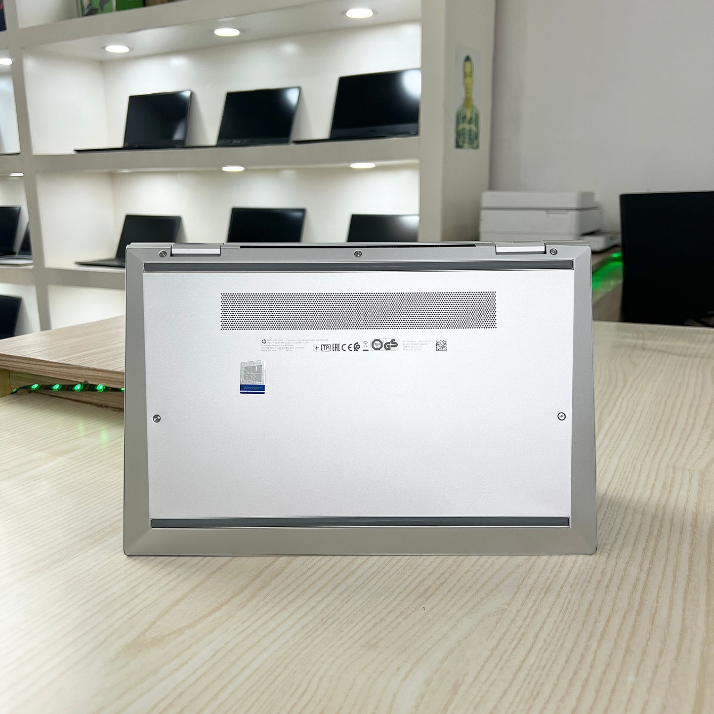HP EliteBook x360 1040 G5 - Core i5-10ème - 16Go DDR4 - 256Go SSD - 14" FHD tactile