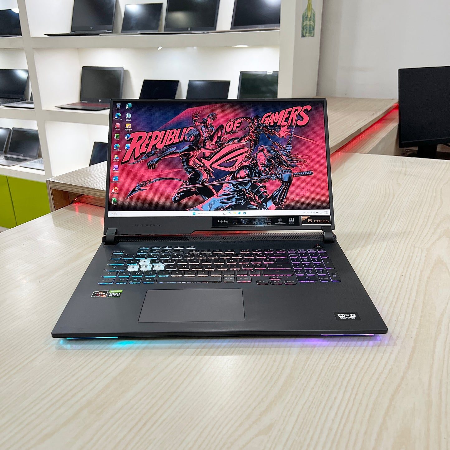 Gamer Asus Rog Strix G713IE-  Amd Ryzen 7 4800H (core i7-10ème génération) - RTX 3050 Ti 4Go dédiée - 16Go DDR4 - 512 SSD - 17,3"FHD 144Hz