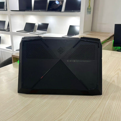 Gamer HP OMEN 17-an0xx - Core i7-7ème génération - NVIDIA GeForce GTX 1070 8Go dédiée - 16Go DDR4 - 256Go SSD & 1 Téra HDD - 17" FHD