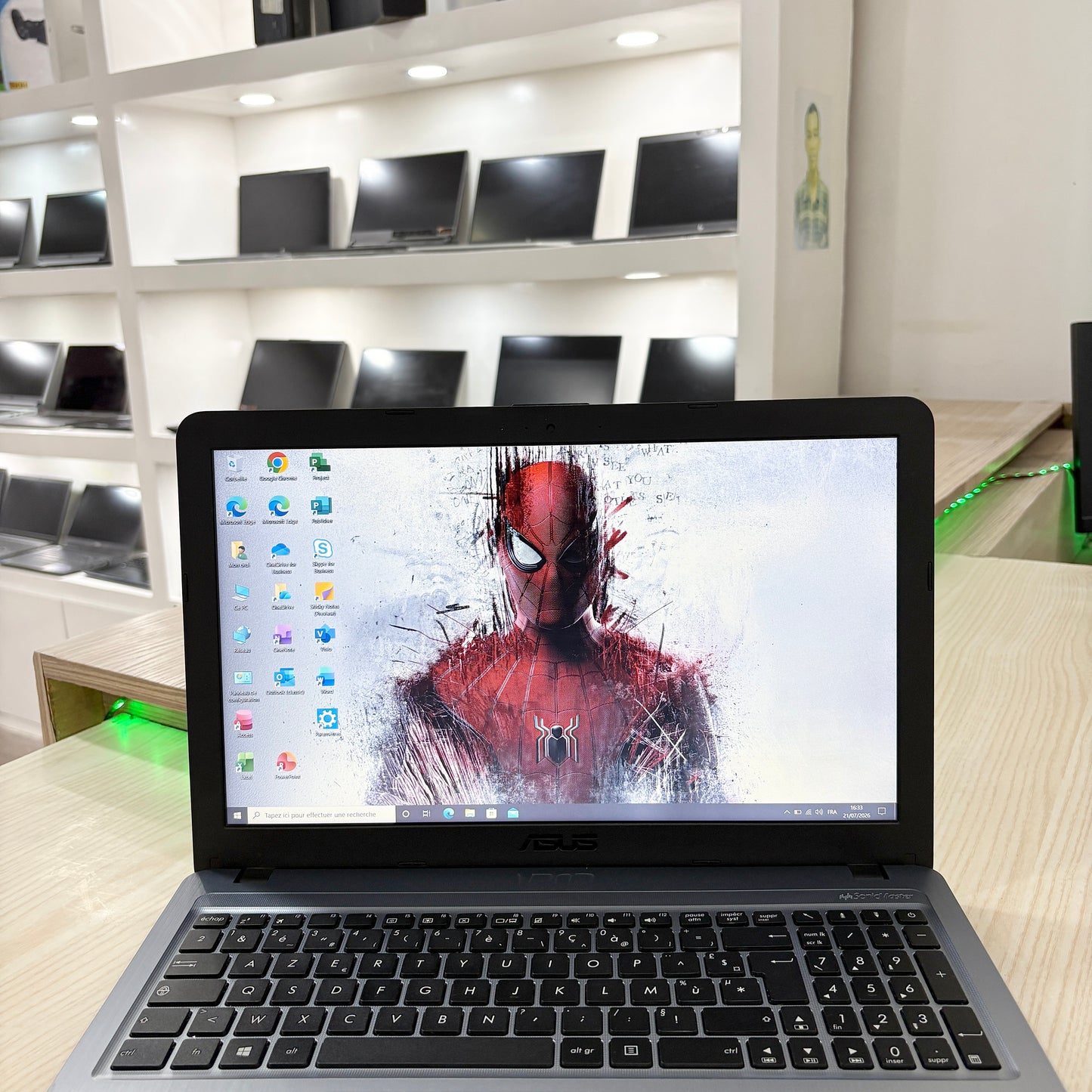 Asus X540UP- Core i7-7ème - NVIDIA- Amd Radeon HD 8500M 2Go dédiée - 08Go DDR4 - 256Go SSD- 15,6" FHD